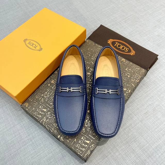 Tods 男士豆豆鞋 专柜同步新款 高端品质 蜥蜴纹杏色牛里.原版包装。深蓝色，尺码38-45。