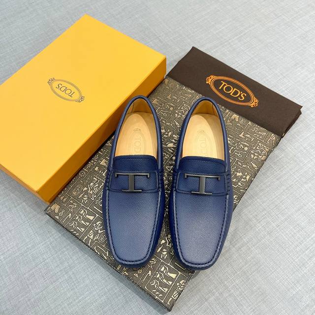 Tods 男士豆豆鞋 专柜同步新款 高端品质 蜥蜴纹杏色牛里.原版包装。深蓝色，尺码38-45。