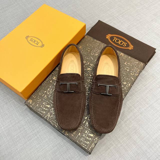 Tods 男士豆豆鞋 专柜同步新款 高端品质 磨砂皮杏色牛里.原版包装。咖啡色，尺码38-45。