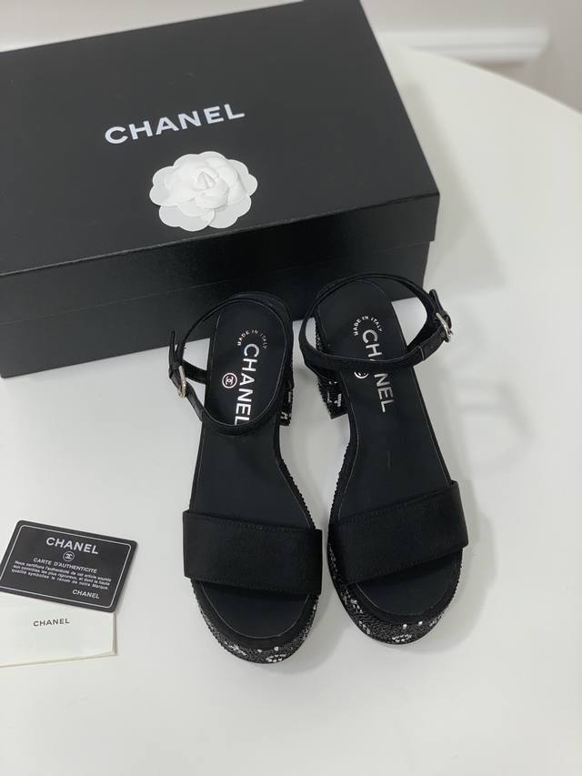 Chanel24早春系列烫钻凉鞋 新款抢先发售 原版烫钻工艺 内里店里羊皮 真皮大底 矮5Cm 高9Cm Size:35-39