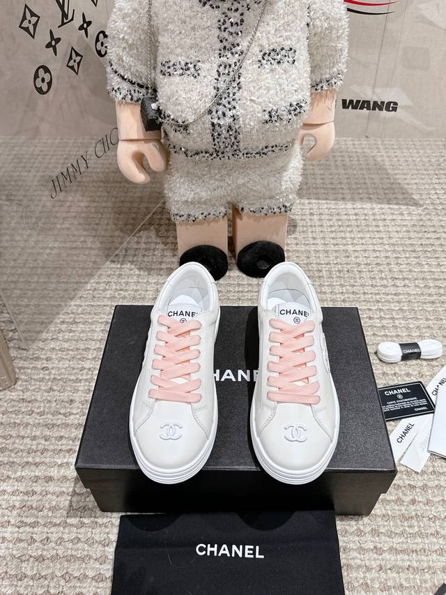 Chanel新款熊猫运动鞋 顶级版本 原版购入开发 网红博主的挚爱 超高人气款 进口牛皮鞋面 羊皮内里 原版tpu大底 Size:35-41