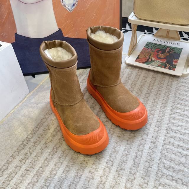 Ugg王一博同款塔斯曼 Ugg Tasman Weather Hybrid一秒蹬 男女同款经典tasman鞋型之上加入大橘底机能撞色设计，环保防水防雪材质兼具时