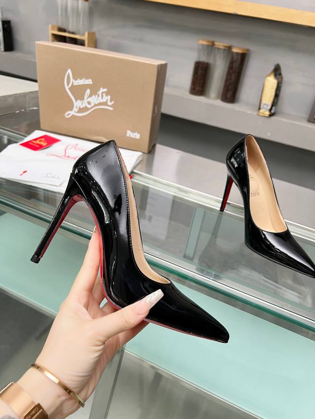 Christianlouboutin路铂廷 Cl红底鞋‖ 全球限量！来自拉斯维加斯的祝福灵感来自拉斯维加斯的炫彩霓虹 百年经典永不下架款 手工制作，精致工艺收藏