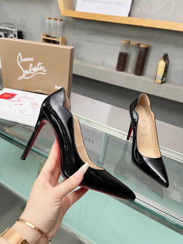 Christianlouboutin路铂廷 Cl红底鞋‖ 全球限量！来自拉斯维加斯的祝福灵感来自拉斯维加斯的炫彩霓虹 百年经典永不下架款 手工制作，精致工艺收藏