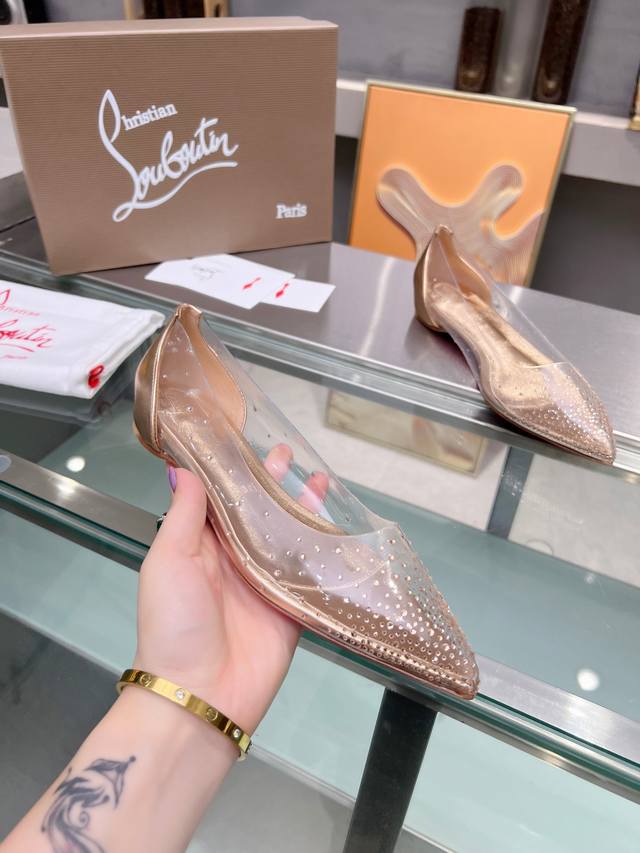 Christianlouboutin路铂廷 Cl红底鞋‖ 全球限量！来自拉斯维加斯的祝福灵感来自拉斯维加斯的炫彩霓虹 手工制作，精致工艺收藏级作品 绝对吸睛的存