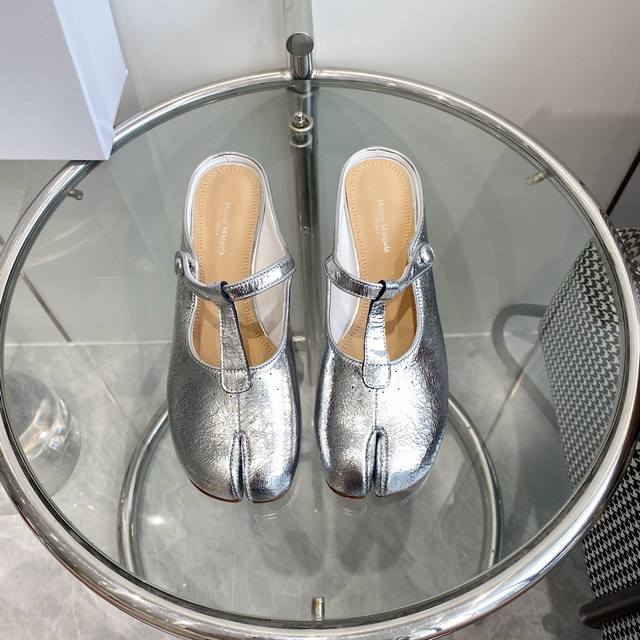 Mm6 Maison Magical 马吉拉2024Ss初夏新品最近超级的平底半托分趾玛丽珍鞋芭蕾舞鞋 顶级品质 舒适度不用说 肯定会很舒服的 廓形 独具匠心的