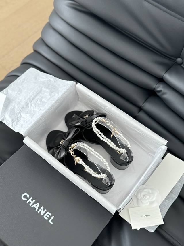 P拖鞋 凉鞋 Chanel 24S春夏新款蝴蝶结珍珠系列 一如既往的高版本 经典蝴蝶结版面 鞋面绸缎 羊皮 内里羊皮 真皮大底 跟高1.5 6Cm Size:3